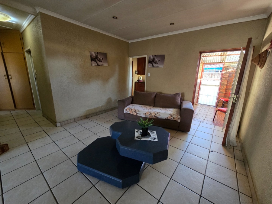 2 Bedroom Property for Sale in Kannoniers Park North West